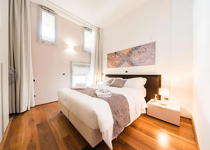 Immobo Panorama - Piazza Maggiore View