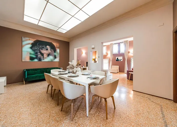 Immobo Panorama - Piazza Maggiore View * 볼로냐