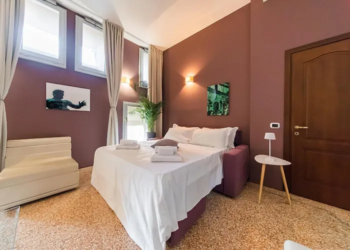 Immobo Panorama - Piazza Maggiore View