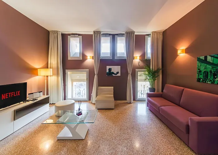 Immobo Panorama - Piazza Maggiore View *